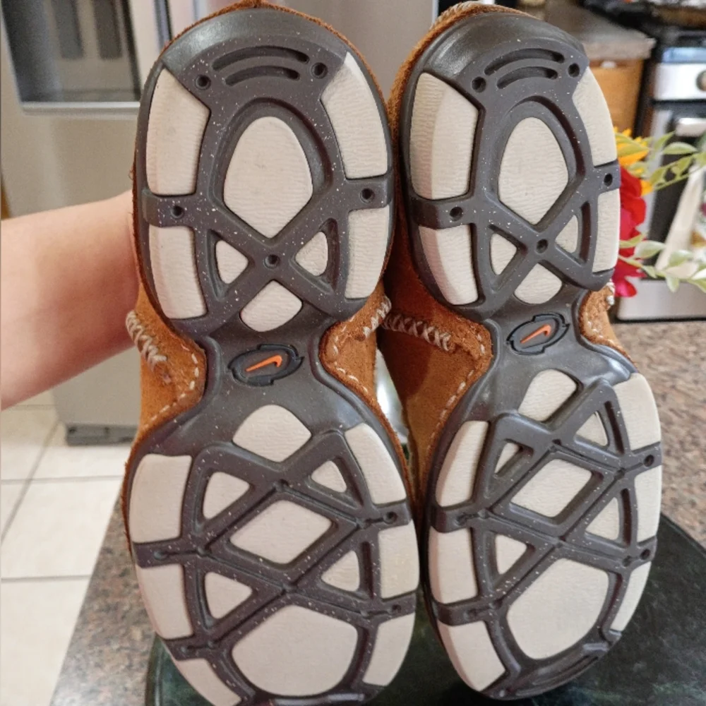 Nike Considered Mule Size 9